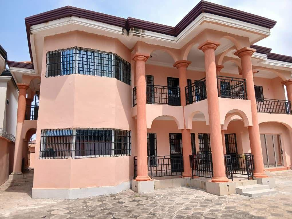 Les Petits Bobos — bâtiment de l'école maternelle à Ratoma, Conakry